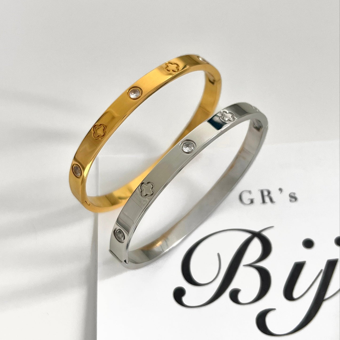 Luxe clover bangle